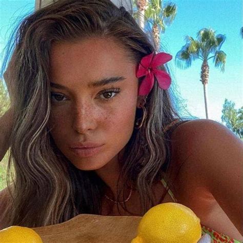carla torres instagram|Carla Ginola adopte le Island Girl Makeup .